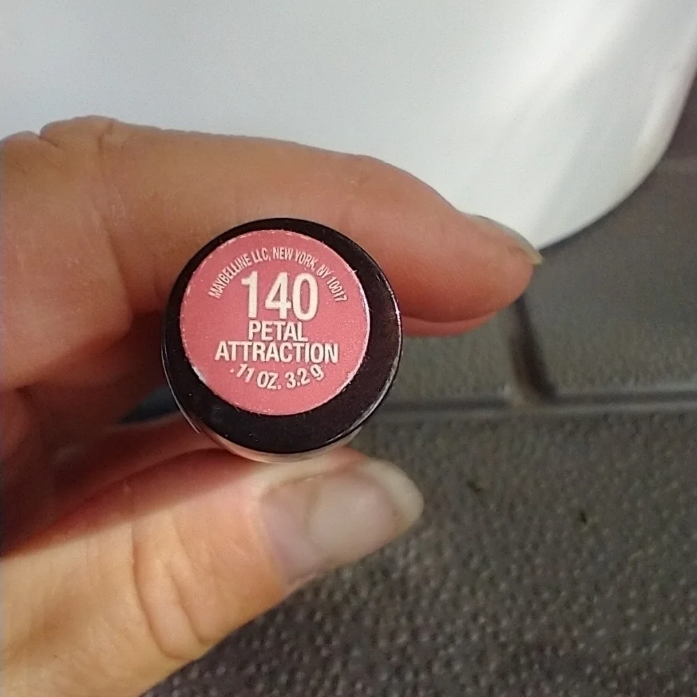 Volume xl seduction plumping lip color 140 petal a